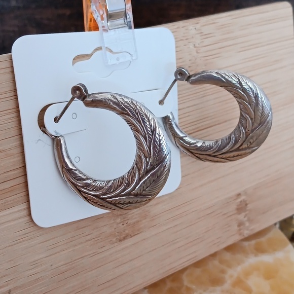 Sterling Silver Feather Leaf Pattern Thick Chunky Hoop Earrings - Picture 7 of 7